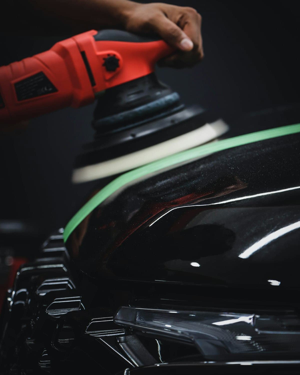 Dual-action polisher for paint correction